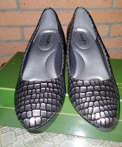 Coach And Four Women's Shoes 7.5 Heels Pumps Metal Gray Texture Reptile Print - Picture 1 of 6