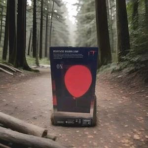 Paladone X Warner Brothers Official IT Pennywise Red Balloon Lamp Tabletop Prop - Picture 1 of 3