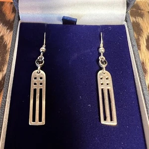 Pendientes de gancho Mackintosh originales históricos de plata de ley 925 - Imagen 1 de 4