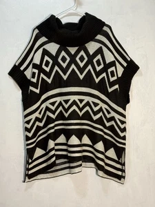 Old Navy Poncho Wrap Black and White Tribal Pattern Sweater Women’s Sz M/L - Picture 1 of 7
