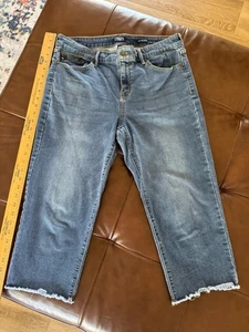 CHAPS Womens Blue Denim Stretch Capri Jeans ~ Size 12 ~ Breathable Cotton - Picture 1 of 12