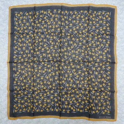 Bufanda de seda con flores negras amarillas HANAE MORI 22,5" X 23" O520 Foto 1 de 4