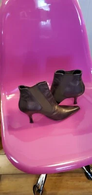 Botín Donald Pliner de cuero bronce 8M en muy buen estado Foto 1 de 4