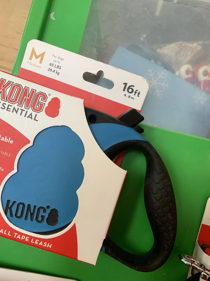 Kong Retractable Leash - Medium 16’ - Image 1 of 1