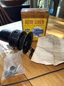 Jubiläum 6 Volt laute Sirene für Polizei Feuerwehr Krankenwagen Auto Modell 10 orig Karton schwarz - Bild 1 von 6