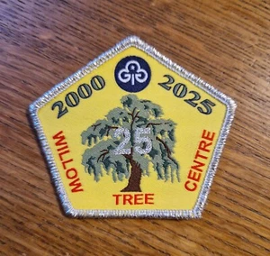 GirlGuiding 2000-2025 25 Years Willow Tree Centre Badge - Picture 1 of 1