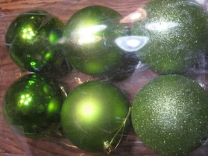 6 pcs Green Christmas Balls Ornaments For Christmas Tree Party Decoration New - Picture 1 of 3