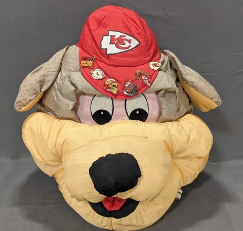 KC CHIEFS Mascot Stuffins Stuffed Plush 1995 With 6 Pins On Hat Cover