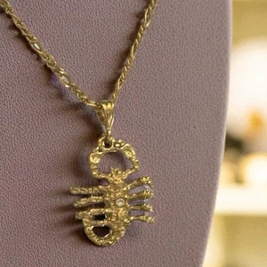 "Cadena de eslabones Figaro tono dorado escorpión - 20"" zodiaco escorpio" - Imagen 1 de 3