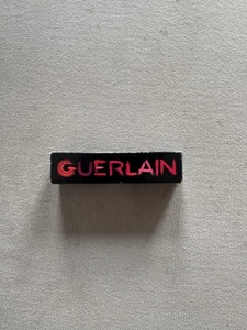 Guerlain La Petite Robe Noire Deliciosamente Brillante Color de Labios 014 Top Caramelo - Imagen 1 de 2