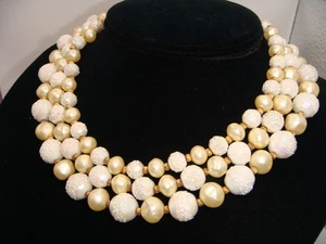 VINTAGE SIGNED CARNEGIE THREE STRAND GRADUATED BEAD NECKLACE FAUX PEARLS GLASS - Picture 1 of 13