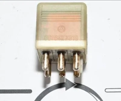 CENTRALINA SERVOSTERZO Mercedes-Benz E (W124) A0015427819 - Immagine 1 di 3