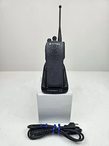 Motorola PR1500 UHF 450-520 MHz 32-kanałowe 4 Watt Przenośne radio - Zdjęcie 1 z 8