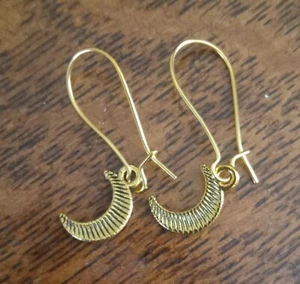 Crescent Moon Thread Through Earrings. Gold. Plated Wire. New - Picture 1 of 1
