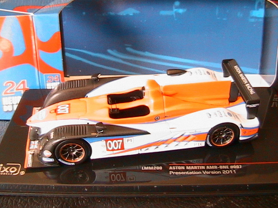 ASTON MARTIN AMR ONE #007 PRESENTAZIONE LE MANS 2011 IXO LMM200 1:43 GULF 24 ORE - Immagine 1 di 1