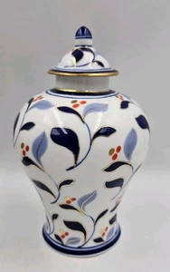 Vintage Chinese Blue & White Ginger Jar W/Red Berries Gold Trim 7.5" - Picture 1 of 10