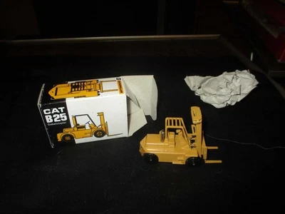 Old Caterpillar CAT B25 Gabelstapler # 124 Forklift Yellow Mint in Original Box - Image 1 of 3