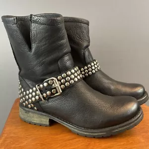 Steve Madden Frankie halbhohe schwarze Lederstiefel mit Nieten Biker Moto Größe 8 *EUC* - Bild 1 von 7