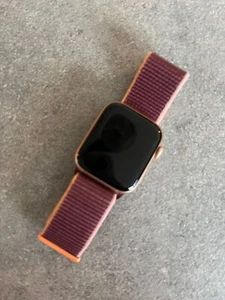 Apple Watch Series 5 - 44mm - Rose Gold - Afbeelding 1 van 5