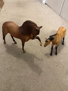 Breyer Pferde 2 Lot Legionario ? Und kleines Schneidepferd - Bild 1 von 7