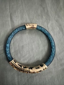 Betsey Johnson bracelet blue Glod Tone stars magnetic closure - Picture 1 of 9