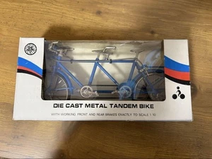 Bicicletta tandem in miniatura modello in metallo pressofuso scala 1/10 blu - Foto 1 di 3