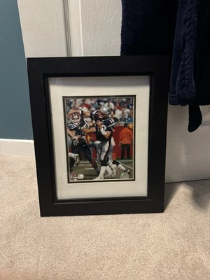 Foto enmarcada firmada a mano por Tom Brady de los New England Patriots #12 autógrafo 8x10 certificado de autenticidad Foto 1 de 4