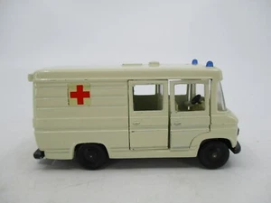 AW357 SIKU 1/43 1:43 MERCEDES BENZ AMBULANCE REF V292 - Imagen 1 de 8