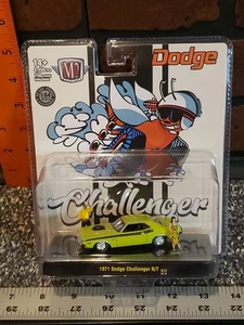 NEW M2 Machines 1971 Dodge Challenger R/T Diorama R13 25-16 - Picture 1 of 8