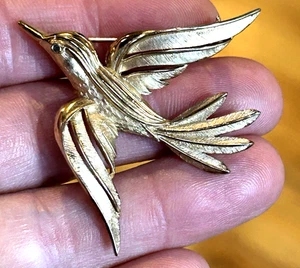 Vintage Crown Trifari Swallow Bird Brooch Pin Gold Tone  - Picture 1 of 5