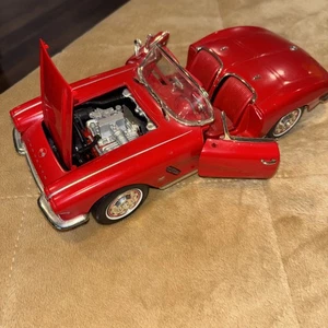 Ertl 1/18 Scale Diecast 7835 - 1962 Chevrolet Corvette - Red - Picture 1 of 12