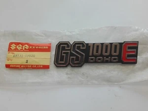 FREGIO EMBLEMA FIANCHETTO SUZUKI GS 1000 1978/1979/1980 (codice 68131-49020) - Imagen 1 de 2