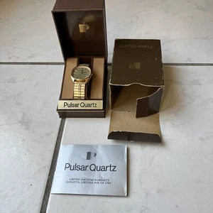 Vintage Herren PULSAR Uhr goldfarben Tag Datum Batteriebedarf siehe Fotos - Bild 1 von 24