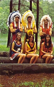 Postal Georgia Eatonton Rock Eagle 1976 4-H Club Indian Chief & Princess N41 - Imagen 1 de 2