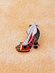 Disney Pin Villano Zapatos Booster Set - Reina de Corazones Solo Alicia en el País de las Maravillas - Imagen 1 de 2