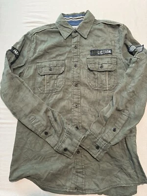 Camisa Affliction Para Hombre Negra Premium Manga Larga Botón Pequeña Parches Verde Ejército Foto 1 de 4