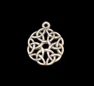 Vintage Sterling Silver Celtic Knot Charm Pendant Triquetra Ethnic - Picture 1 of 6