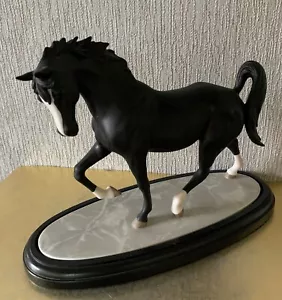 BLACK HORSE BROOKS & BENTLEY EL CABALLERO ÁRABE PORCELANA BASE DE MADERA PERFECTA - Imagen 1 de 9