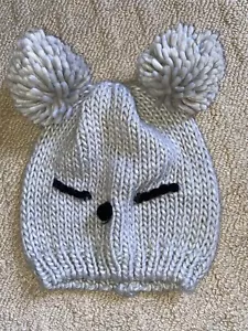 Sombrero de invierno tejido oso koala niños gris cara de koala usado P.D. Aeropostal - Imagen 1 de 5