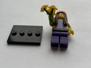 Lego Collectible Minifigure Hippie Series 7 col107 w/ Yellow Flowers G1 55 - Picture 1 of 3