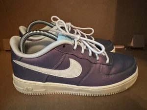 Scarpe da ghiaccio Nike Air Force 1 LV8 Iridescent 820438-402 Jordan 1 Max taglia 6,5 anni lilla - Foto 1 di 7