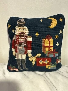 Vintage Spielzeug Nussknacker Soldat Nadelspitze Dekokissen blau Samtrücken Weihnachten - Bild 1 von 8