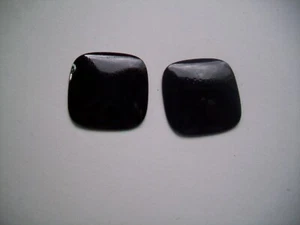 SQUARE SHAPE POST EARRINGS - Enamel On Copper-SOLID BLACK COLOR ENAMEL - Imagen 1 de 2