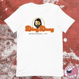 Camicia Ding Dang Brian Wilson 1977 cotone pesante bianca tutte le taglie C456 - Foto 1 di 5
