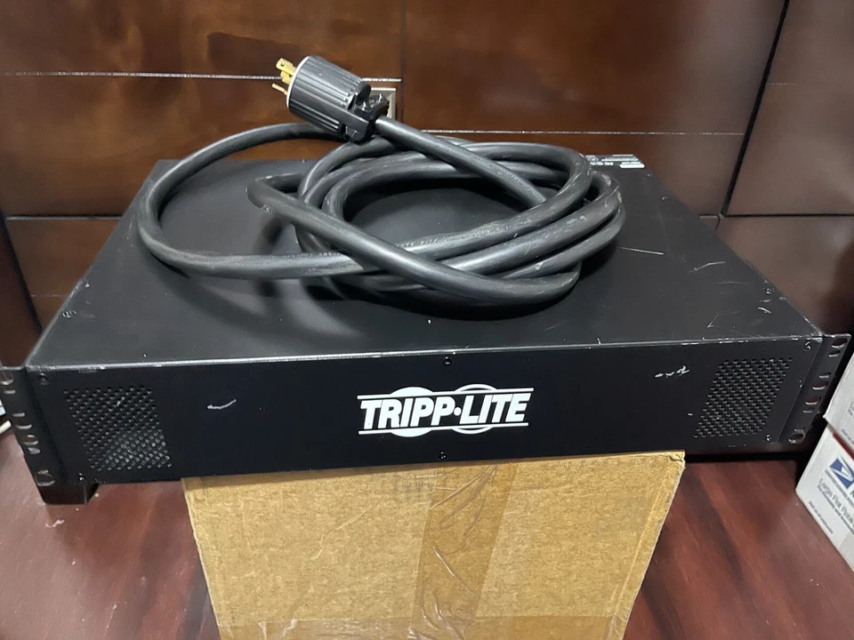 TRIPP LITE PDUMH30HVNET PDU 16 SWITCHED Outlets 208/240V (No WEBCARDLX) - Image 1 of 4