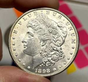 Dólar de plata Morgan 1898-P medio como nuevo/sin circular hermosa moneda original sin limpiar 🇺🇸 - Imagen 1 de 4