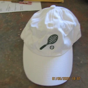 Raqueta de tenis arche No Talent Needed blanca con verde y pelota en la parte delantera de la gorra nueva - Imagen 1 de 11