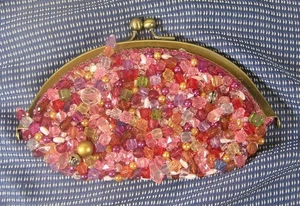 Avon Clutch Handtasche mit Perlen mehrfarbiger Verschluss von Mark, neu - Bild 1 von 4