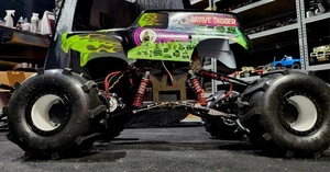 Tamiya Clodbuster Custom Terminator Chassis, Imex Tires On Bead Locks, Upgrades - Picture 1 of 14