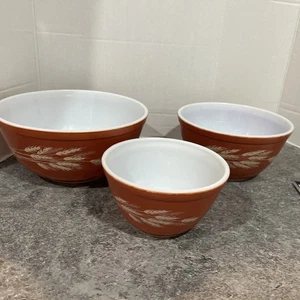 Ciotole di miscelazione vintage Pyrex RACCOLTA AUTUNNALE GRANO - Set di 3 - 401, 402, 403 - Foto 1 di 10